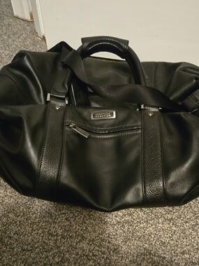 Kenneth Cole Black Men’s Leather Weekender Bag